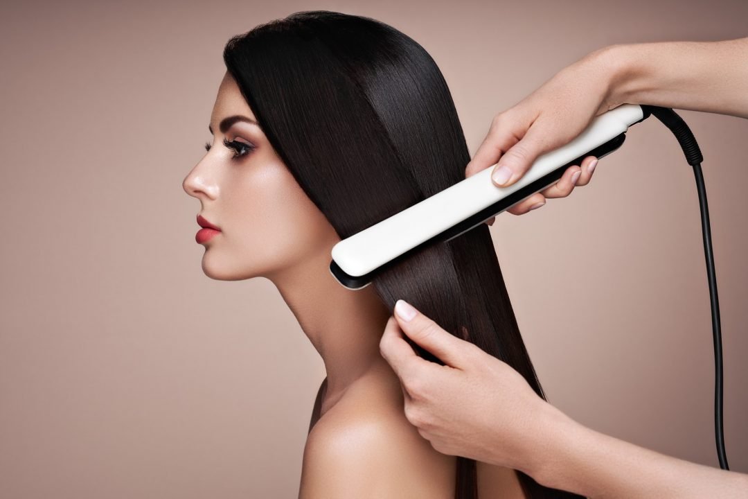 hairdresser-straightening